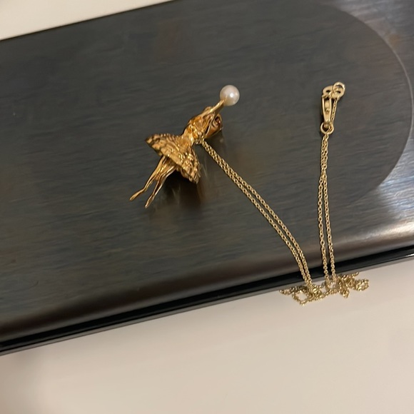14 gold ballerina pendant with small Pearl and chain - Picture 3 of 5
